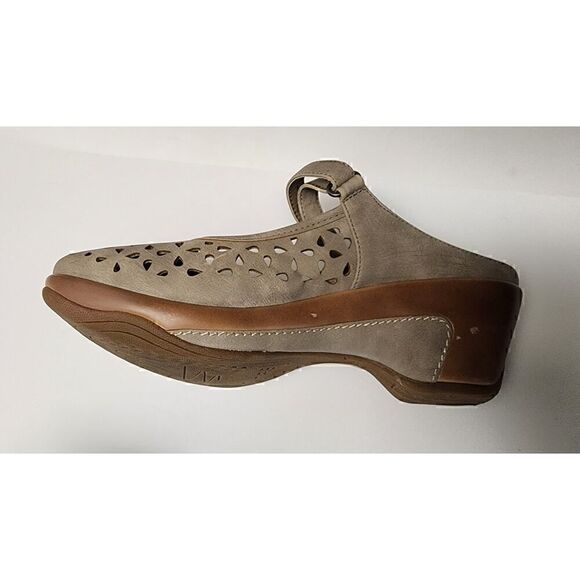 Realtor Women's Rialto Vienna Mary Jane Clog Sandals Color Taupe Size 9.5M - Picture 8 of 8